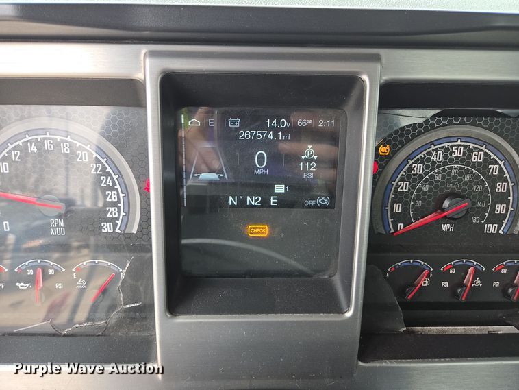 image for item YA0297 2019 Mack Anthem AN42T semi truck