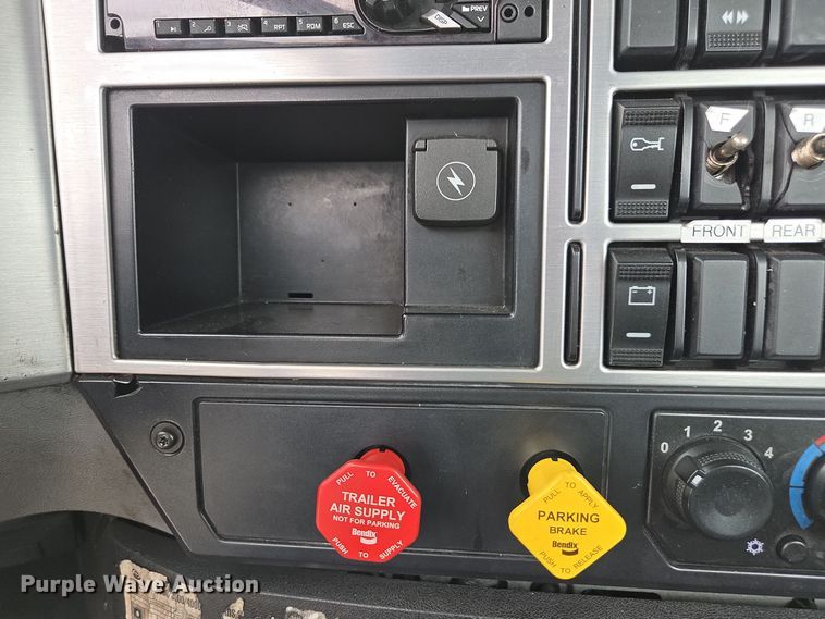 image for item YA0297 2019 Mack Anthem AN42T semi truck