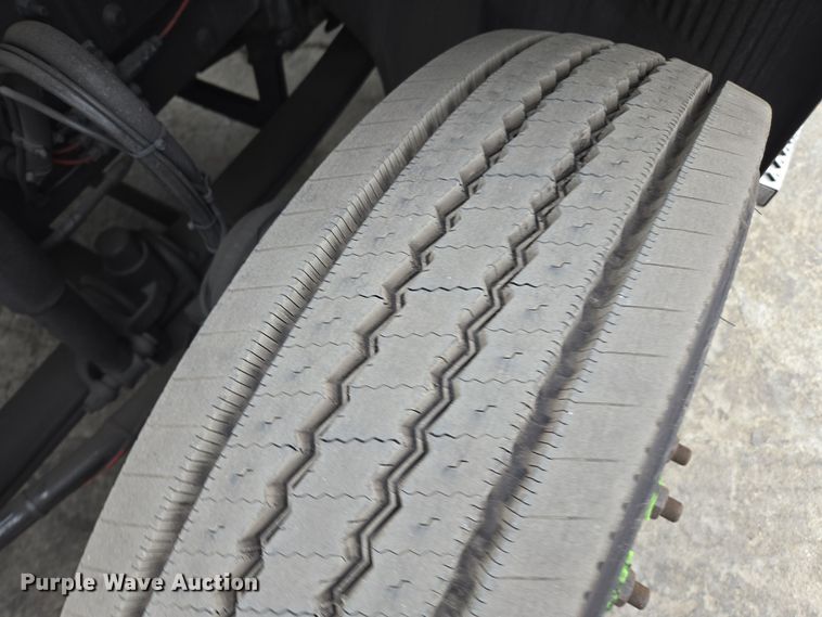 image for item YA0297 2019 Mack Anthem AN42T semi truck