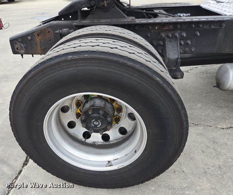 image for item YA0297 2019 Mack Anthem AN42T semi truck