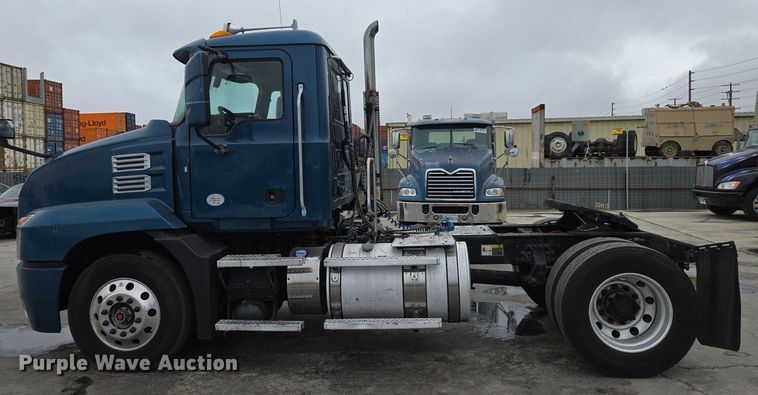 image for item YA0298 2019 Mack Anthem AN42T semi truck