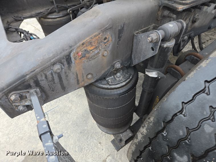 image for item YA0298 2019 Mack Anthem AN42T semi truck