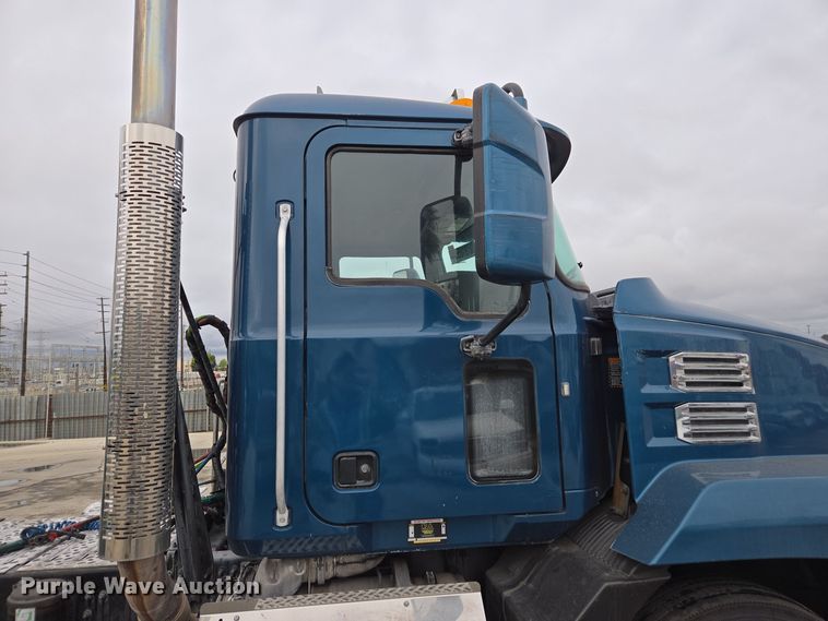 image for item YA0298 2019 Mack Anthem AN42T semi truck