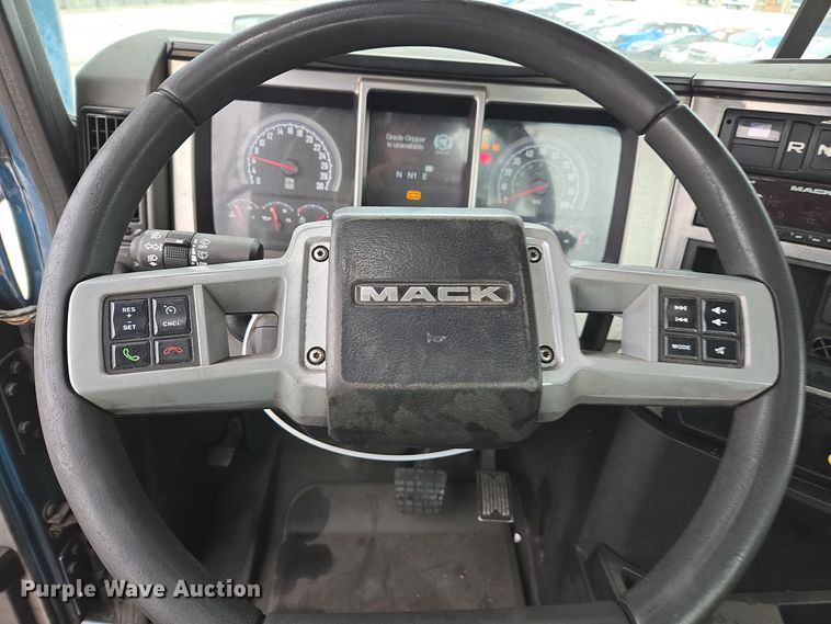 image for item YA0298 2019 Mack Anthem AN42T semi truck