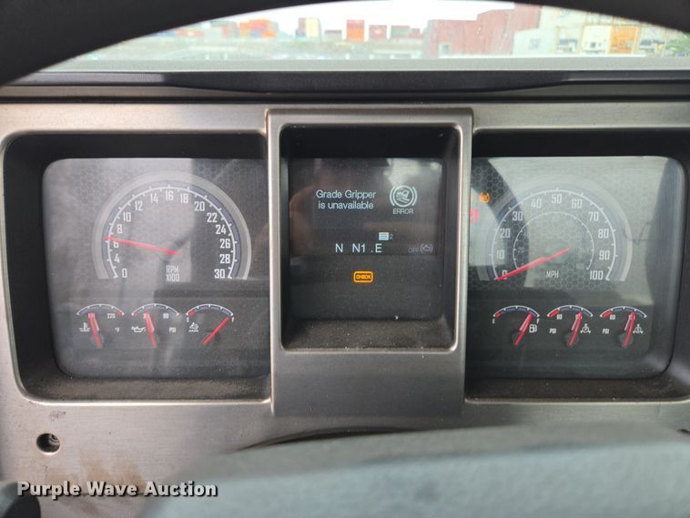 image for item YA0298 2019 Mack Anthem AN42T semi truck