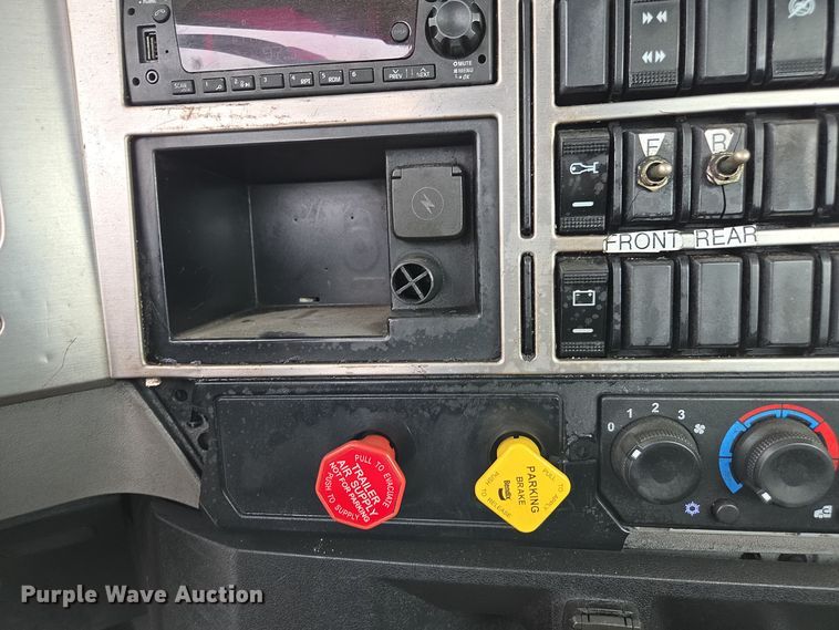 image for item YA0298 2019 Mack Anthem AN42T semi truck