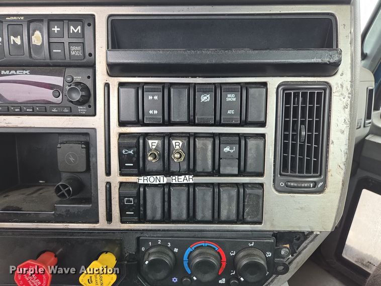 image for item YA0298 2019 Mack Anthem AN42T semi truck