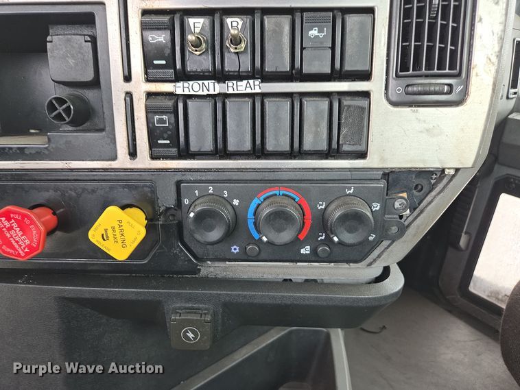 image for item YA0298 2019 Mack Anthem AN42T semi truck