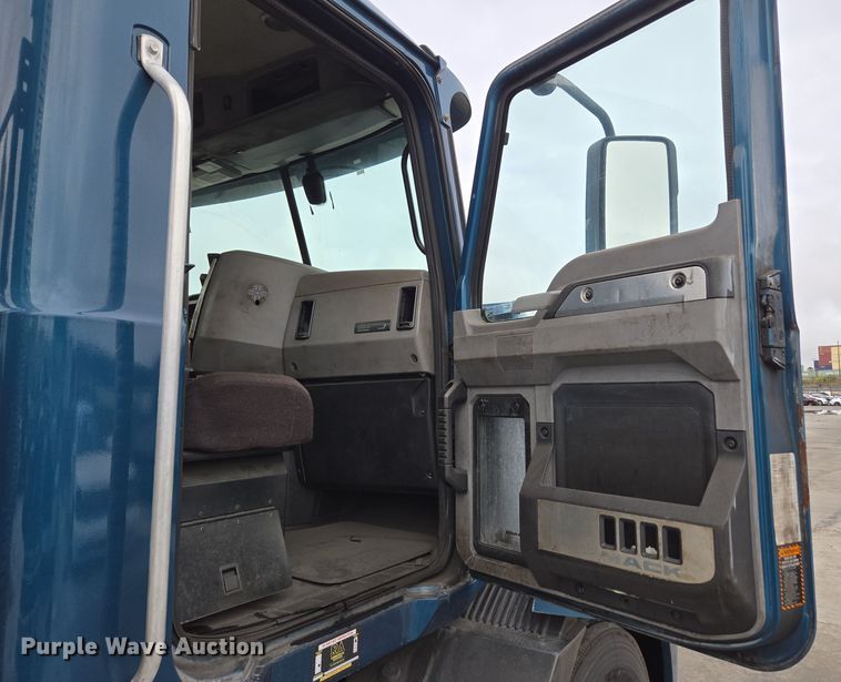 image for item YA0298 2019 Mack Anthem AN42T semi truck