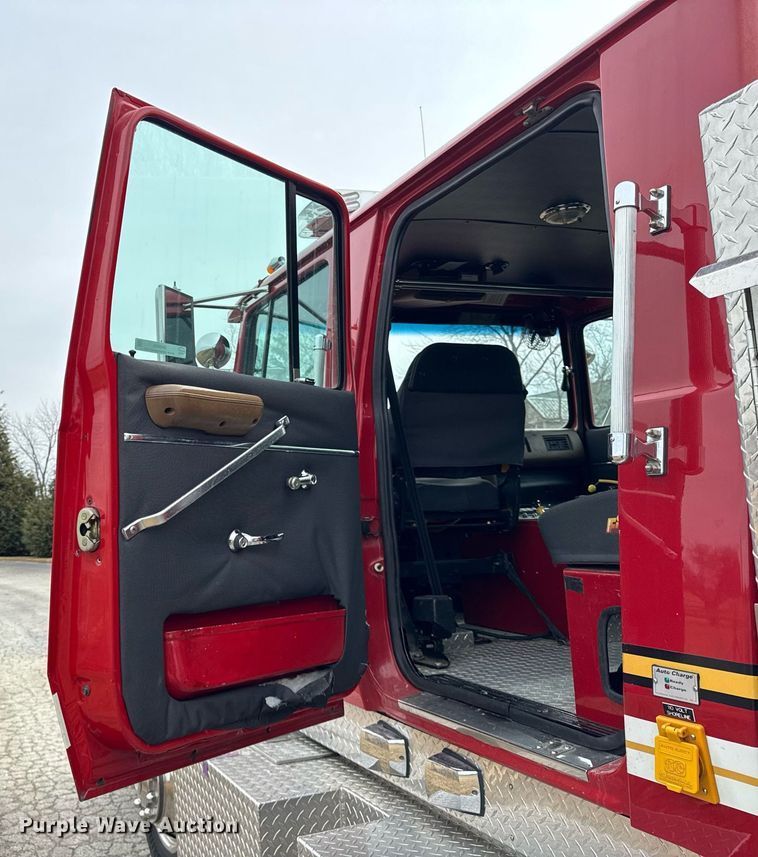 image for item DH9855 1995 Ford LS9000 pumper fire truck