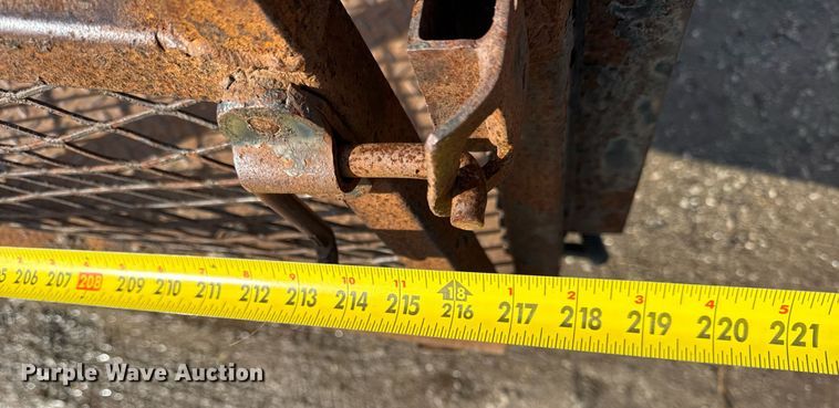 image for item DH9864 2008 Isuzu NPR HD Crew Cab flatbed truck