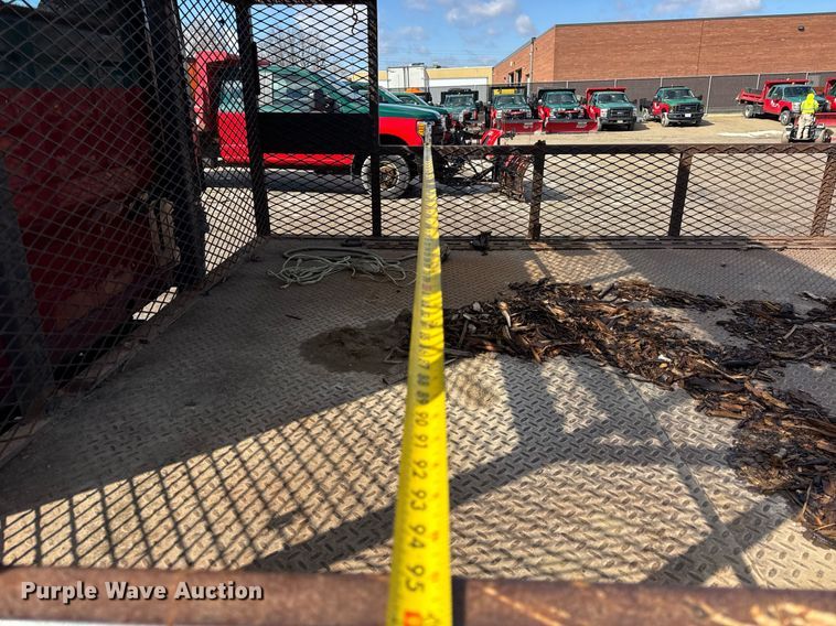 image for item DH9864 2008 Isuzu NPR HD Crew Cab flatbed truck