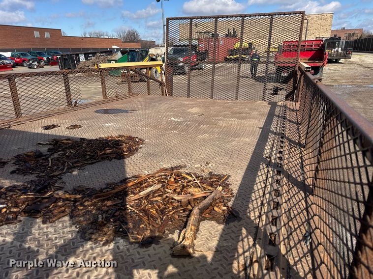 image for item DH9864 2008 Isuzu NPR HD Crew Cab flatbed truck