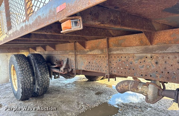 image for item DH9864 2008 Isuzu NPR HD Crew Cab flatbed truck