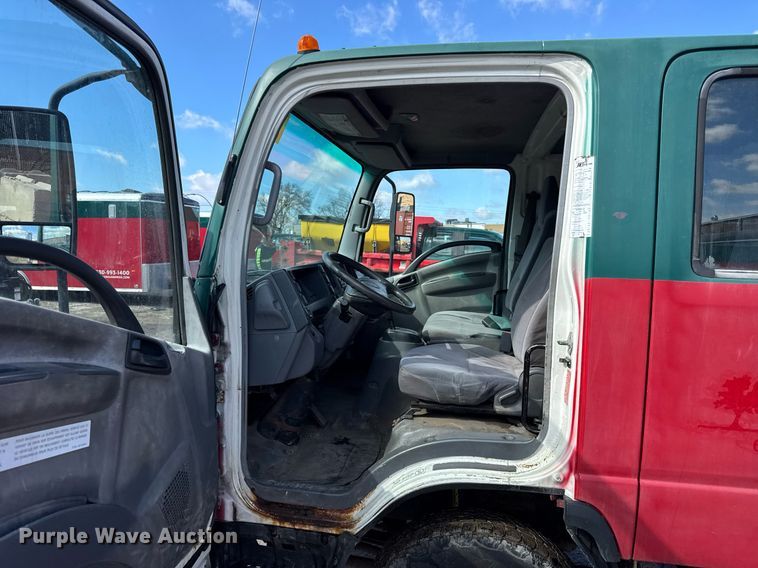 image for item DH9864 2008 Isuzu NPR HD Crew Cab flatbed truck