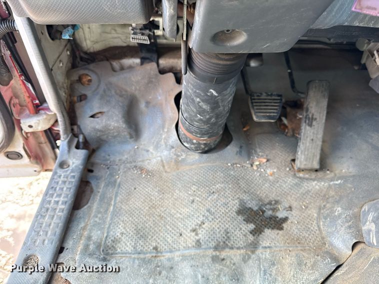 image for item DH9864 2008 Isuzu NPR HD Crew Cab flatbed truck