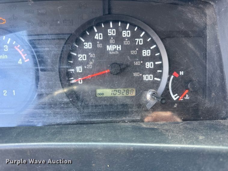 image for item DH9864 2008 Isuzu NPR HD Crew Cab flatbed truck