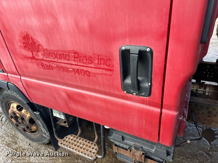 image for item DH9864 2008 Isuzu NPR HD Crew Cab flatbed truck