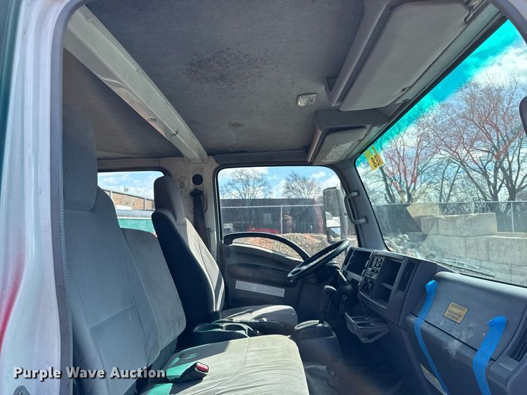 image for item DH9864 2008 Isuzu NPR HD Crew Cab flatbed truck