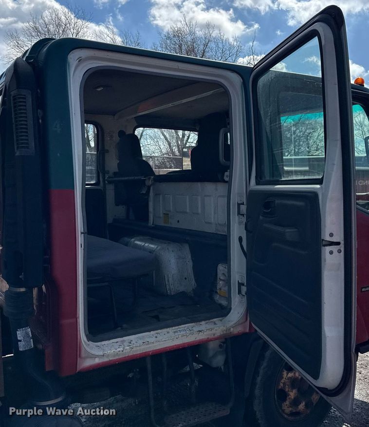 image for item DH9864 2008 Isuzu NPR HD Crew Cab flatbed truck