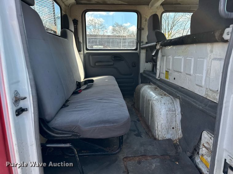 image for item DH9864 2008 Isuzu NPR HD Crew Cab flatbed truck