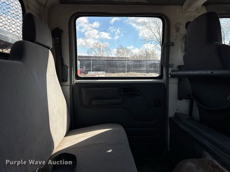 image for item DH9864 2008 Isuzu NPR HD Crew Cab flatbed truck