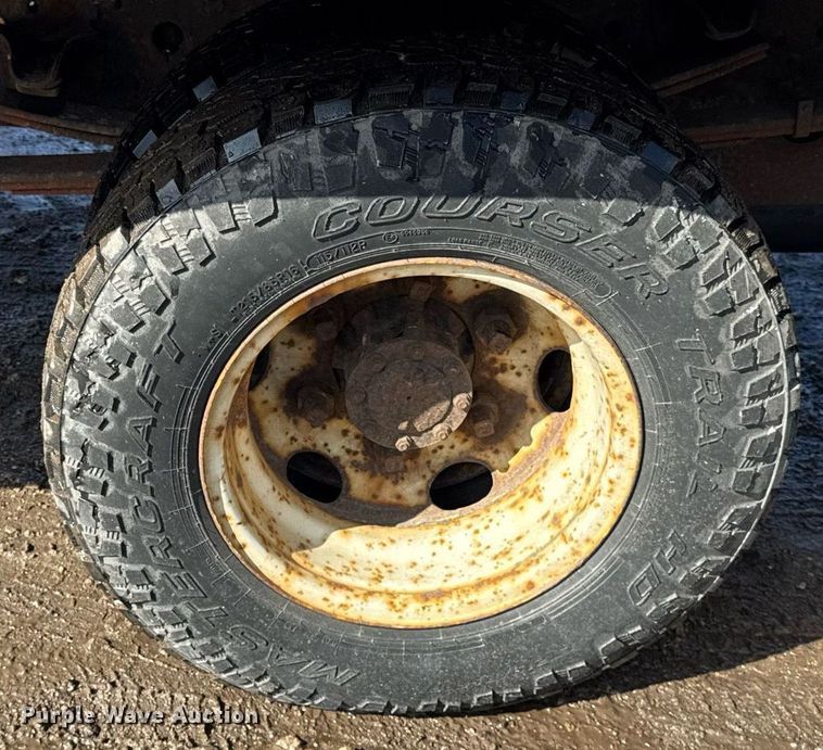 image for item DH9864 2008 Isuzu NPR HD Crew Cab flatbed truck