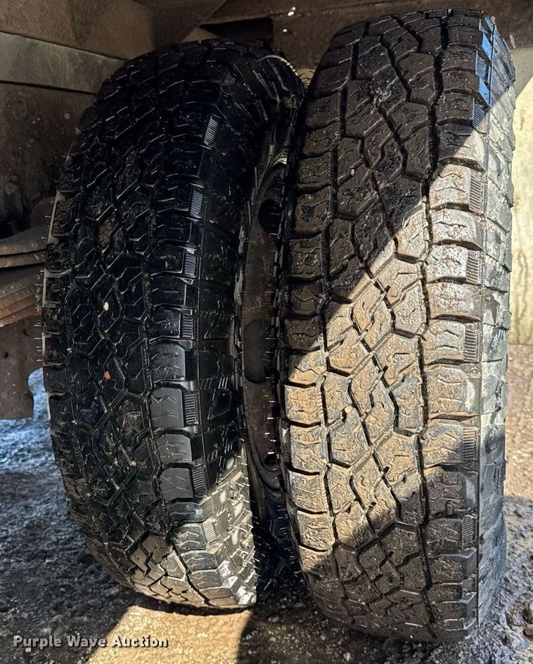 image for item DH9864 2008 Isuzu NPR HD Crew Cab flatbed truck