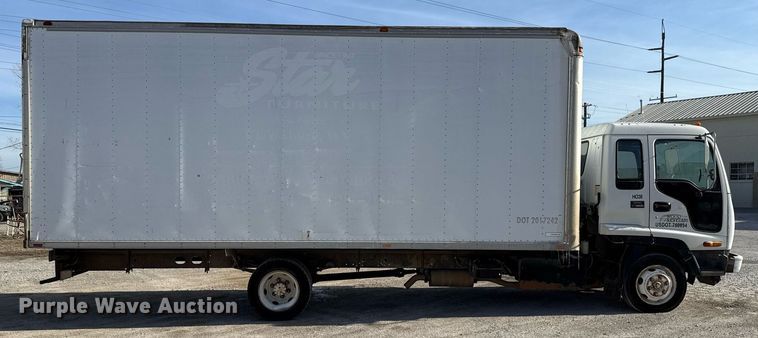 image for item DM5575 2004 GMC WT5500 box truck