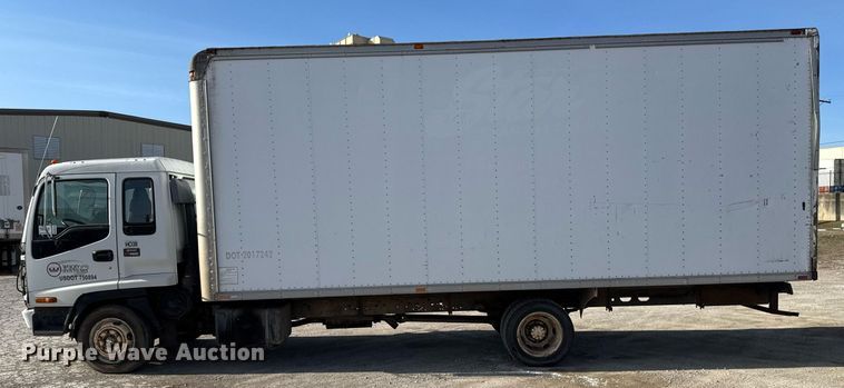 image for item DM5575 2004 GMC WT5500 box truck