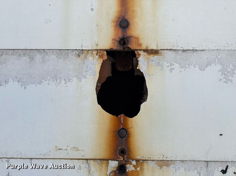 image for item DM5575 2004 GMC WT5500 box truck