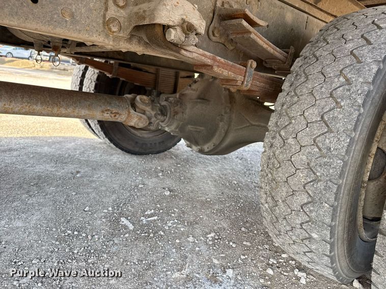 image for item DM5575 2004 GMC WT5500 box truck