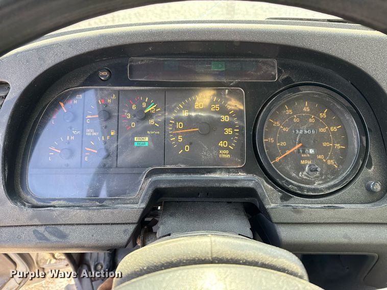 image for item DM5575 2004 GMC WT5500 box truck