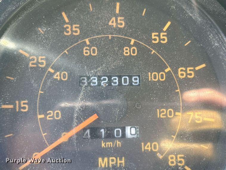 image for item DM5575 2004 GMC WT5500 box truck