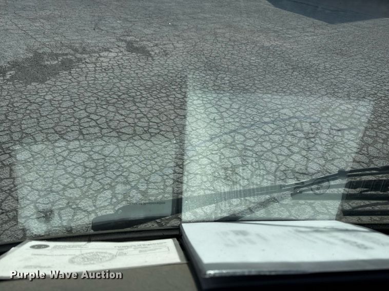 image for item DM5575 2004 GMC WT5500 box truck