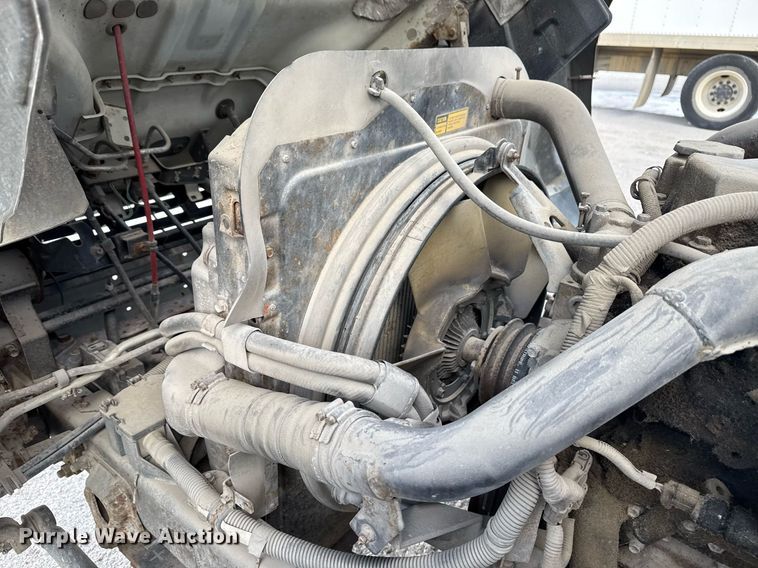 image for item DM5575 2004 GMC WT5500 box truck