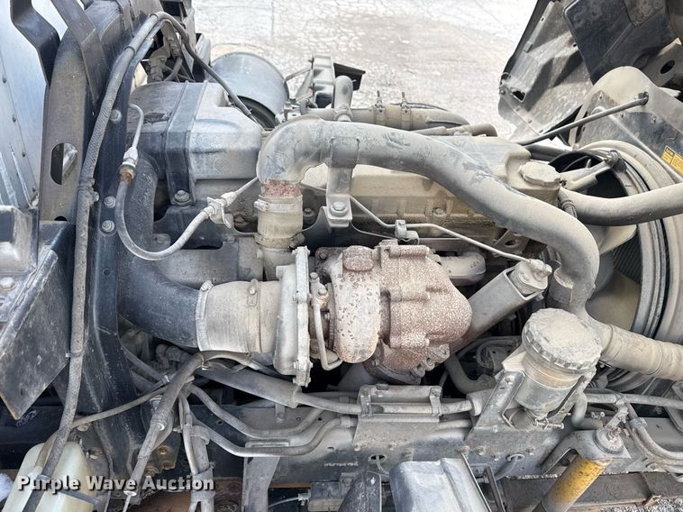 image for item DM5575 2004 GMC WT5500 box truck