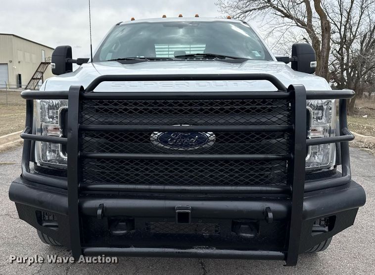 image for item DM5589 2019 Ford F450 Super Duty Crew Cab utility / service truck