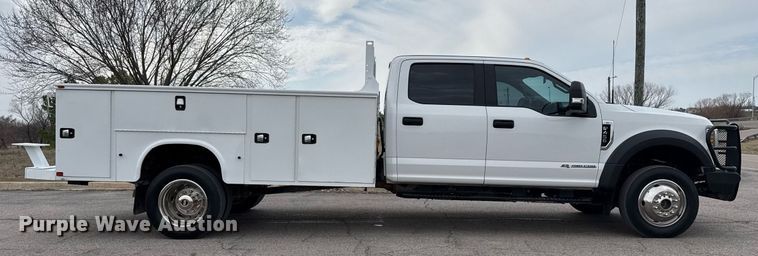 image for item DM5589 2019 Ford F450 Super Duty Crew Cab utility / service truck