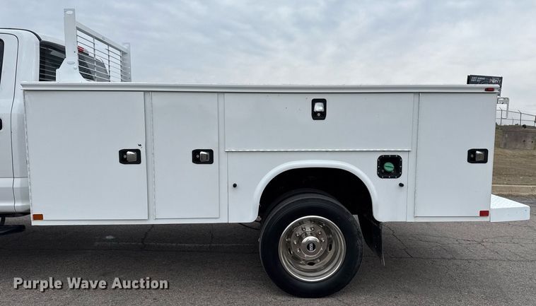 image for item DM5589 2019 Ford F450 Super Duty Crew Cab utility / service truck