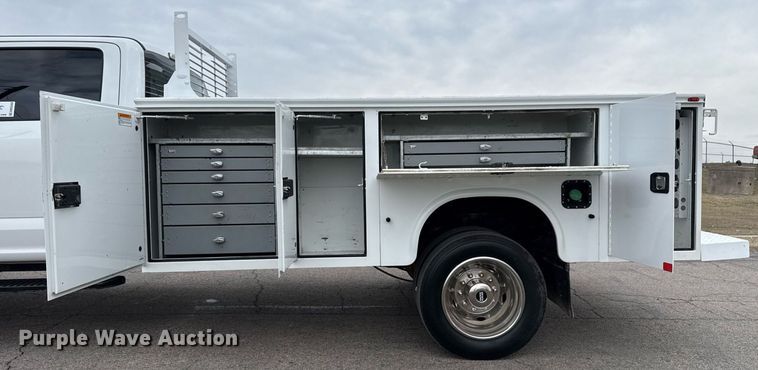 image for item DM5589 2019 Ford F450 Super Duty Crew Cab utility / service truck