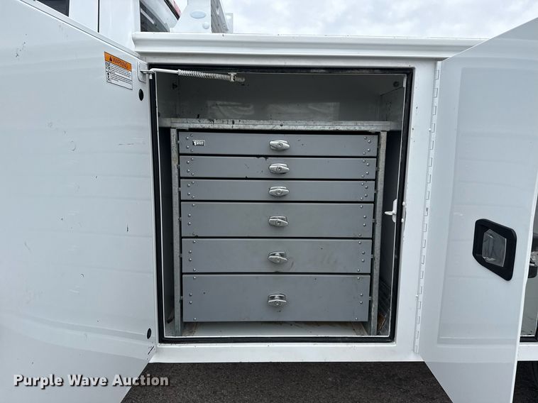 image for item DM5589 2019 Ford F450 Super Duty Crew Cab utility / service truck