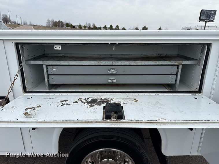 image for item DM5589 2019 Ford F450 Super Duty Crew Cab utility / service truck