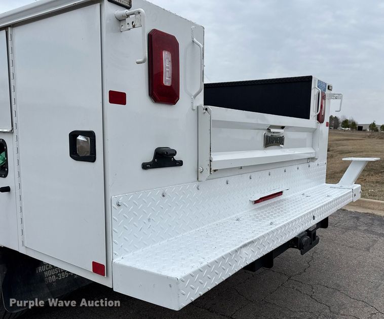 image for item DM5589 2019 Ford F450 Super Duty Crew Cab utility / service truck