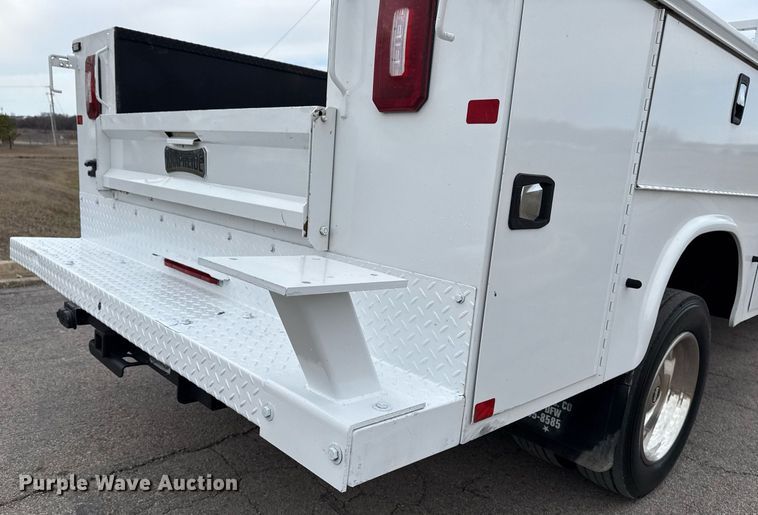 image for item DM5589 2019 Ford F450 Super Duty Crew Cab utility / service truck