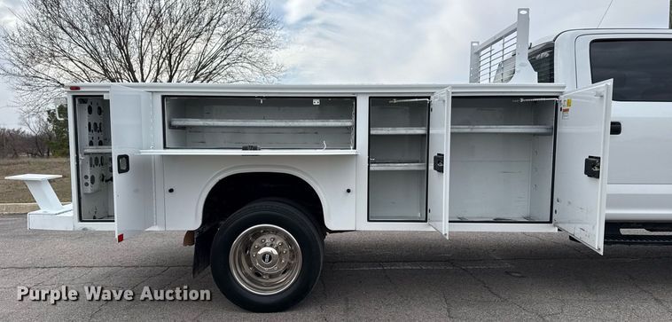 image for item DM5589 2019 Ford F450 Super Duty Crew Cab utility / service truck