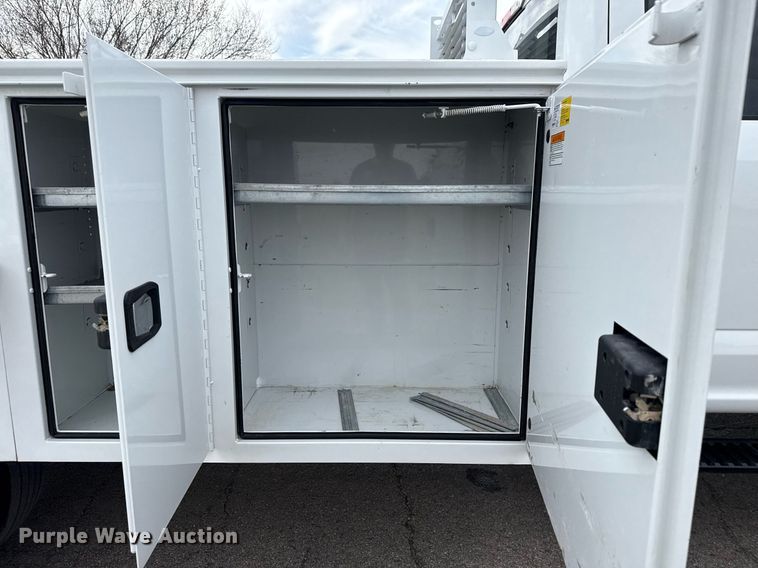 image for item DM5589 2019 Ford F450 Super Duty Crew Cab utility / service truck