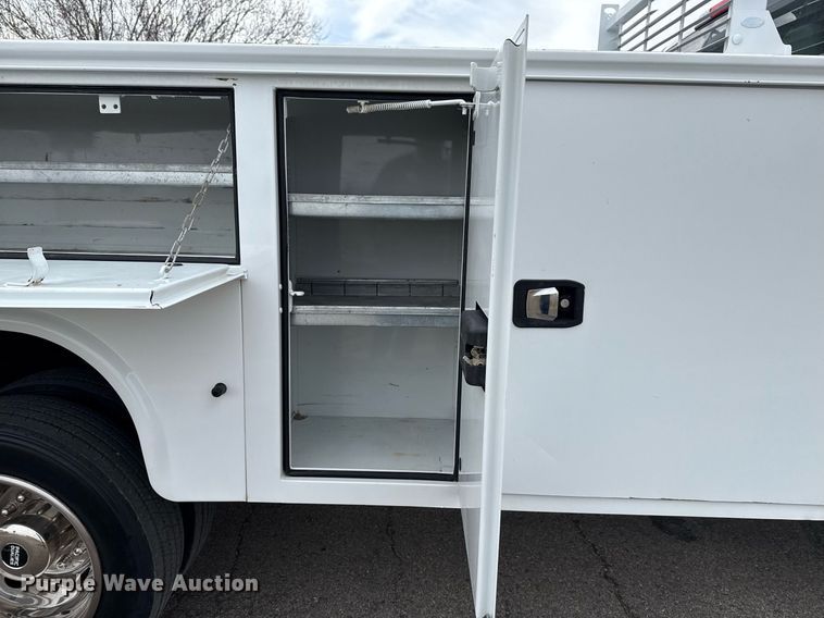 image for item DM5589 2019 Ford F450 Super Duty Crew Cab utility / service truck