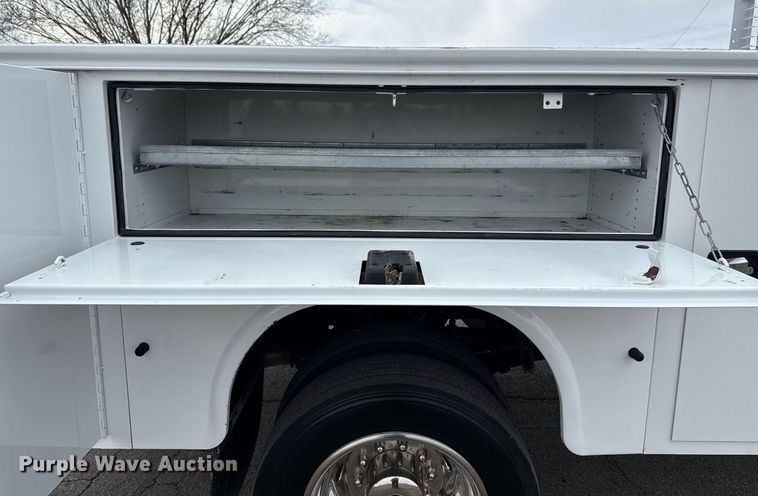 image for item DM5589 2019 Ford F450 Super Duty Crew Cab utility / service truck