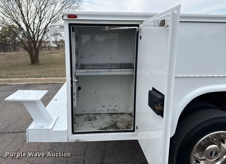 image for item DM5589 2019 Ford F450 Super Duty Crew Cab utility / service truck